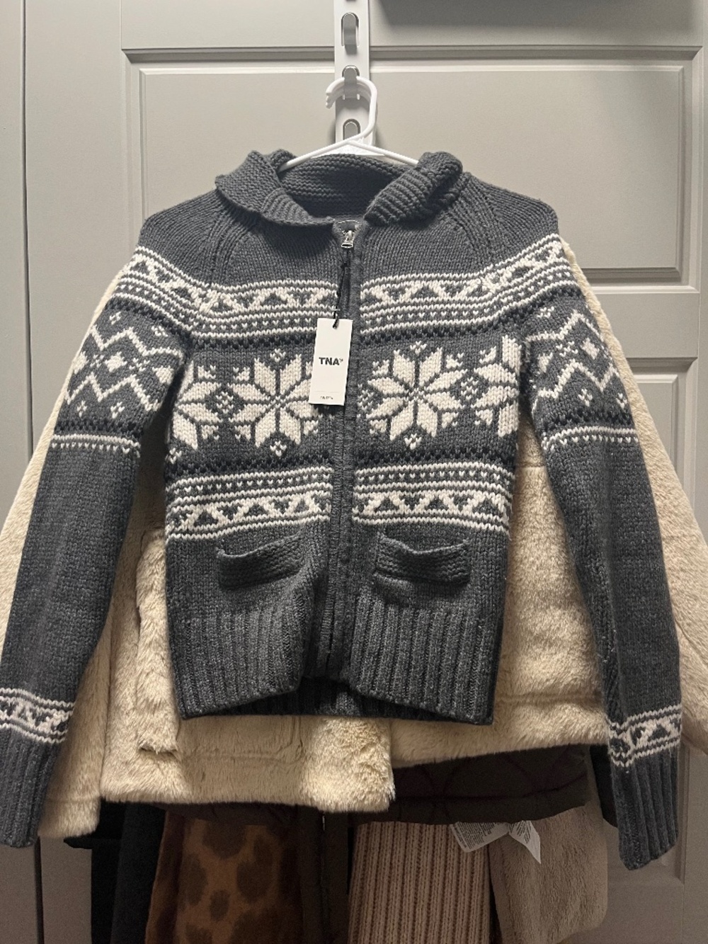 aritzia sweater xxs
